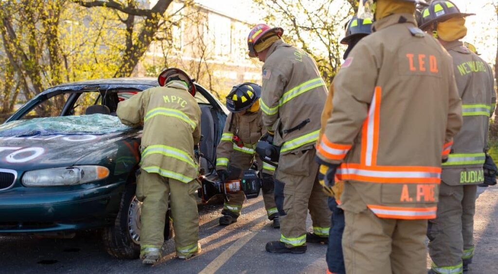 Fire & EMT Students Hold Vehicle Extrication Exercise.