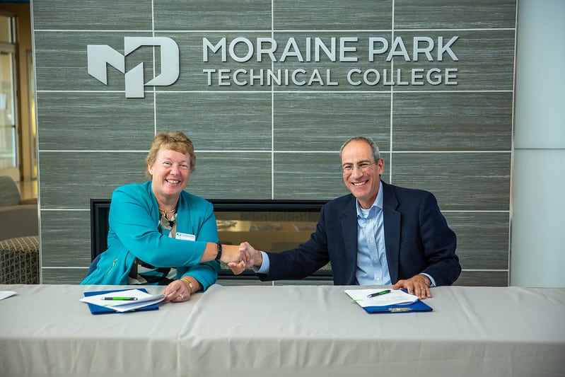 Moraine Park President Bonnie Baerwald and UW-Green Bay Chancellor Michael Alexander shaking hands.