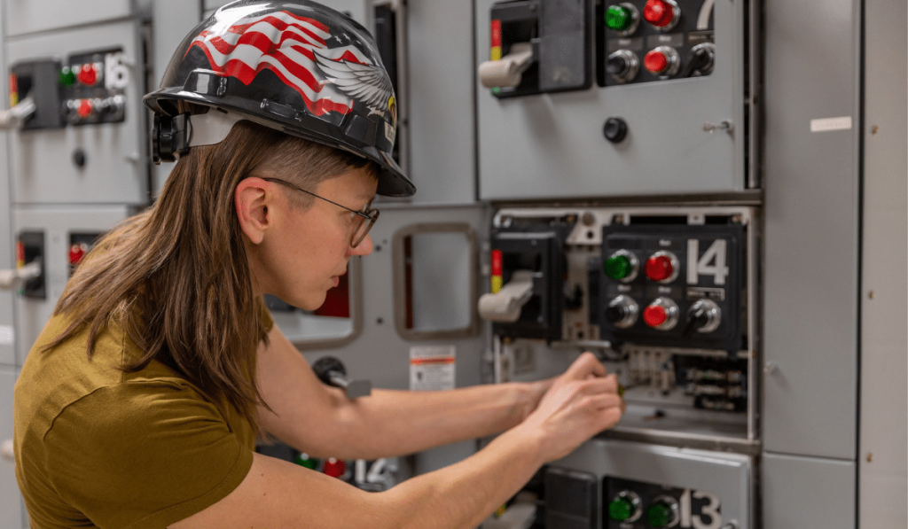 Electricity student at Moraine Park in hands-on classroom setting