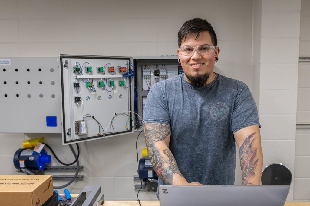 Headshot of Ricardo Reyes